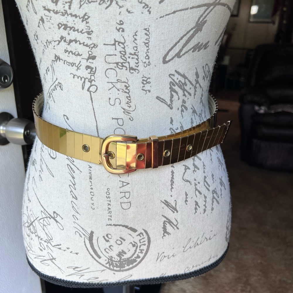VTG Retro Pat Pend gold tone metal reflective belt size XS/Small.